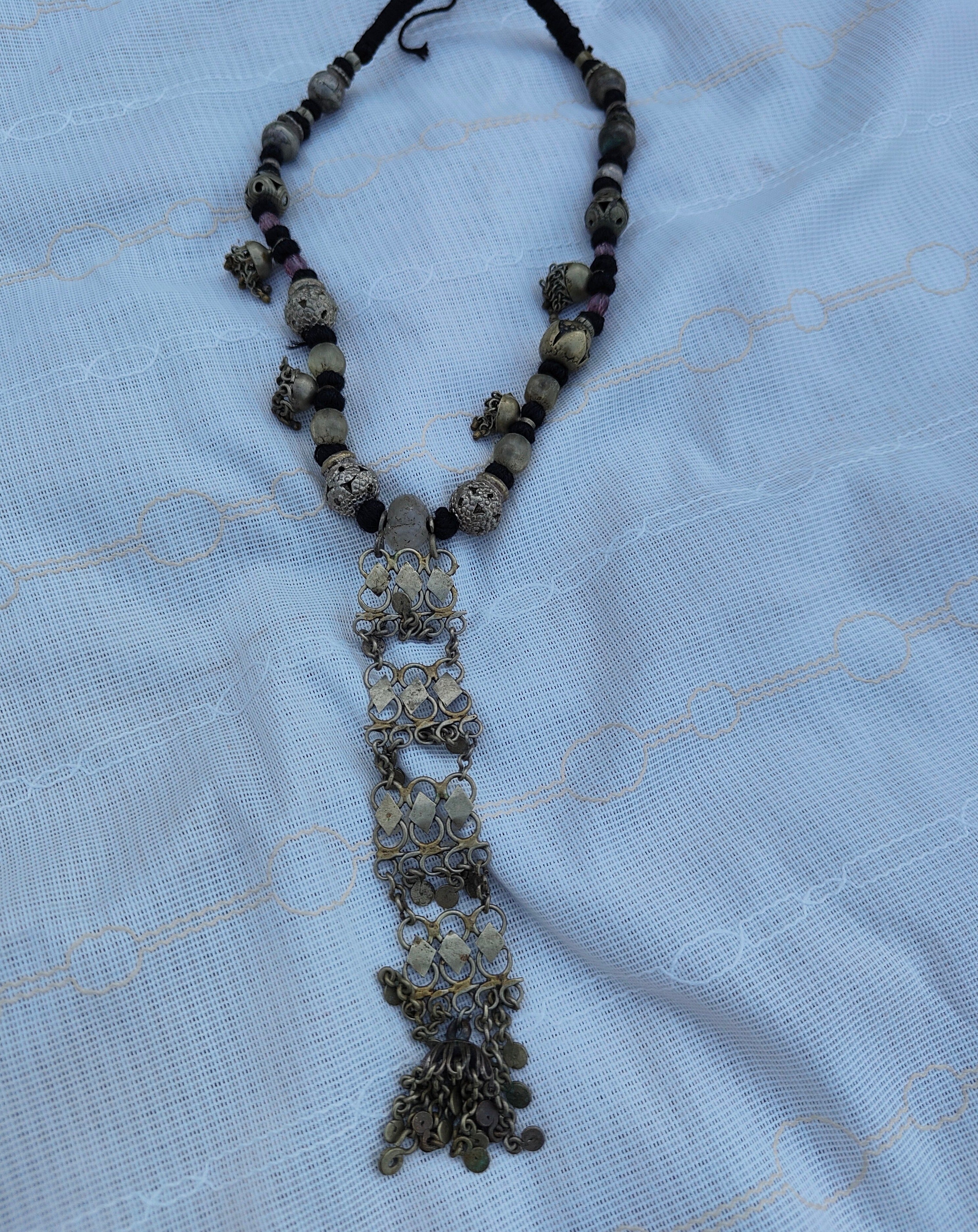 Heirloom Maal with Black Thread