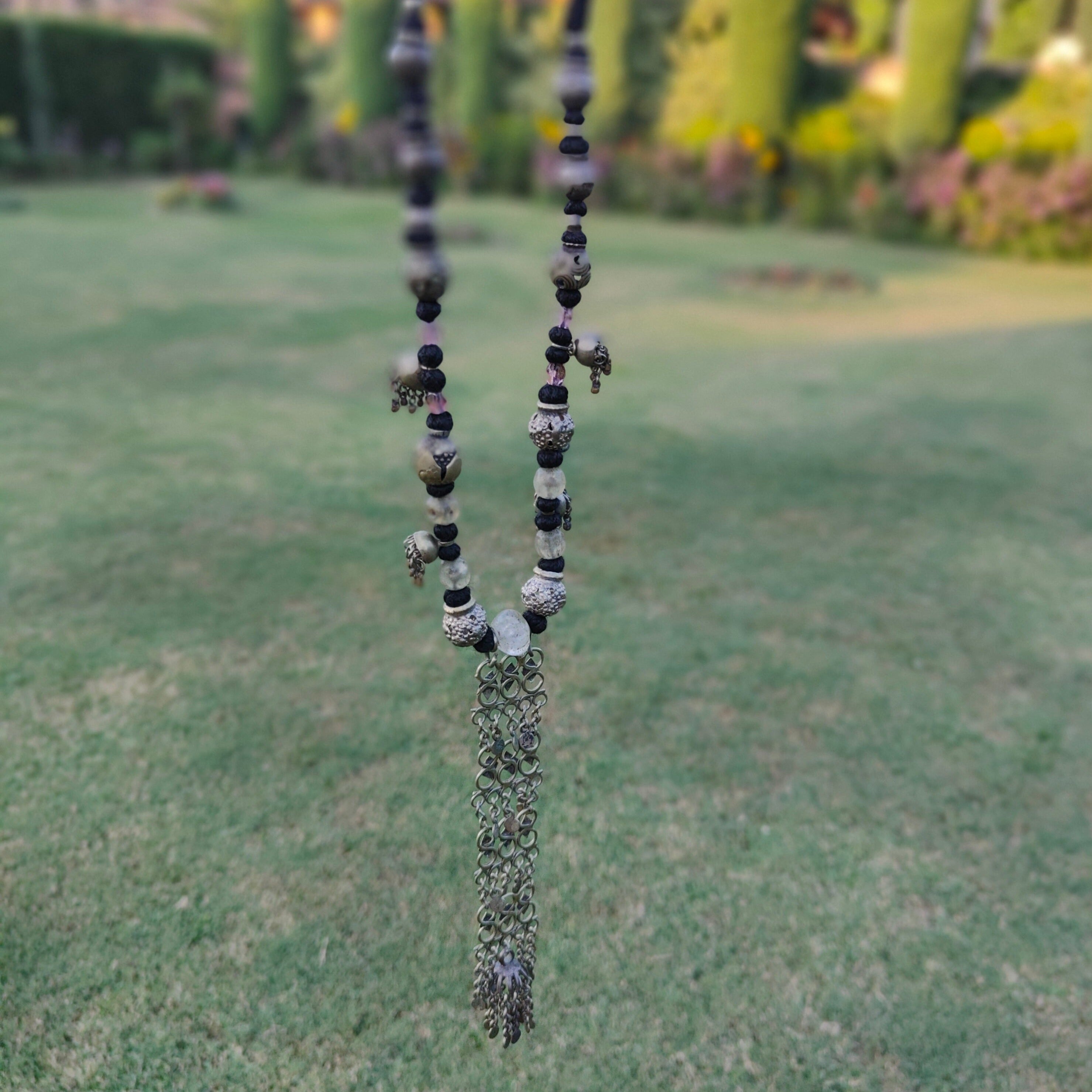 Heirloom Maal with Black Thread